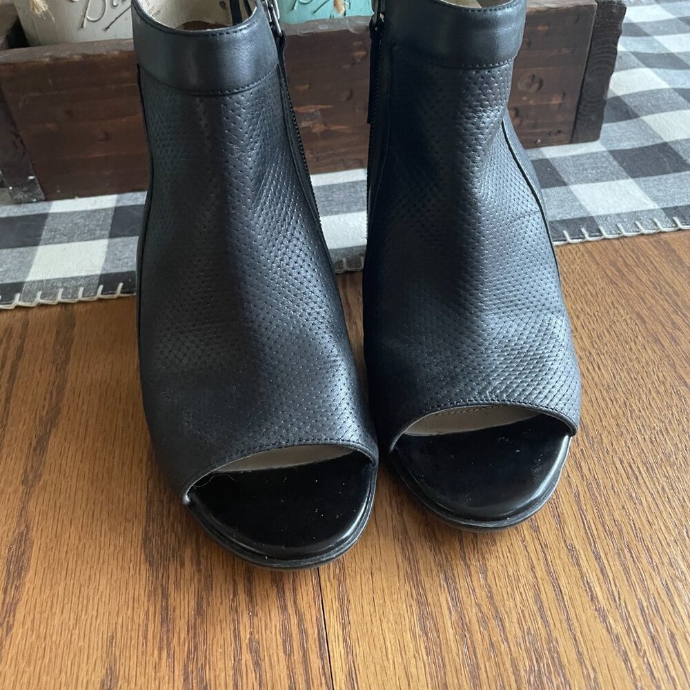 Natruralizer Open toe Ankle Boots Size 6